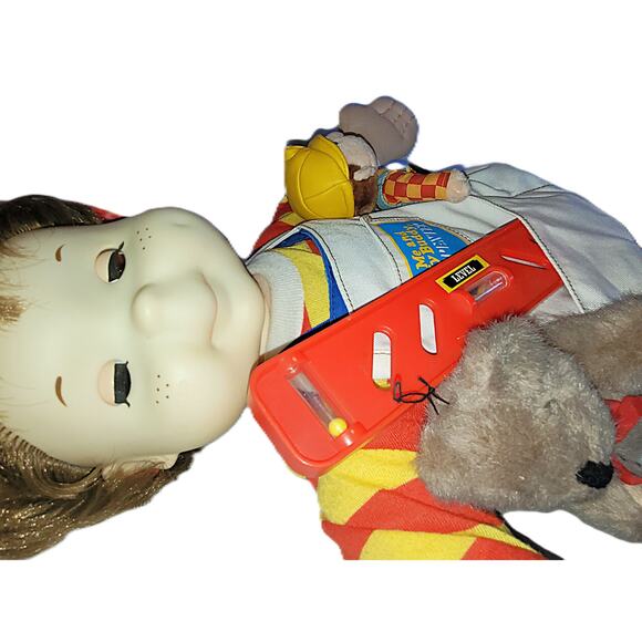 22" VNTG 80s Me & My Buddy Carpenter Has His Tools, Bear & Bob the Builder Doll - Picture 7 of 13